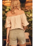 Kurze Bluse mit Knöpfen und kurzen Ärmeln, beige MP29363 – Online-Shop – Boutique